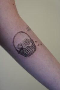 hochqualitative Fineline Tattoos, Mini Tattoos Aachen, Blumen und Florale Tattoos, Tier Tattoos, bunte Tattoos Aachen, Carolin Henn, Intuition Studio